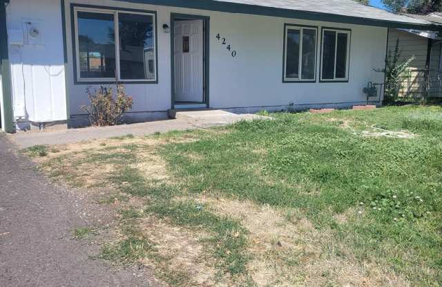 3 Bedroom 1 & 1/2 bath house Gallery 1