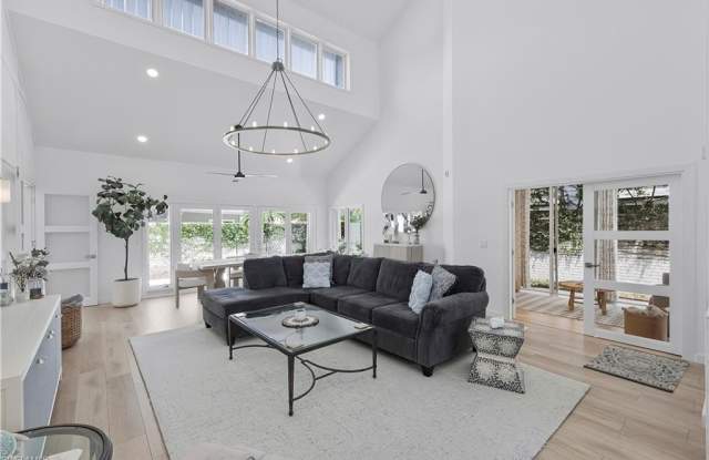 651 Bridgeway Ln photos photos