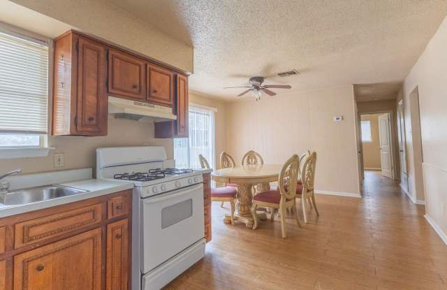 Charming 4BR House in Live Oak Gallery 4