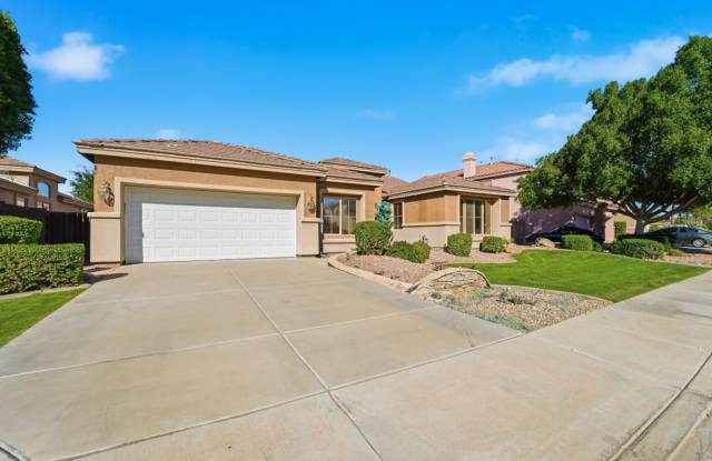 Beautiful Single-Level Home with Private Pool – Prime Arrowhead Location! Gallery 3