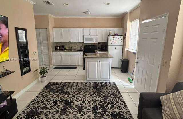 561 SW 2nd St photos photos
