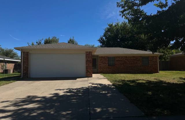 3/2/2 Located of Washington and Hillside - 5313 Whitney Lane, Amarillo, TX 79110