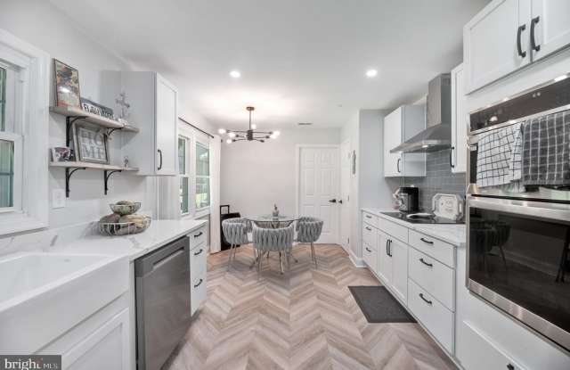 8812 CHURCHFIELD Lane Gallery 3