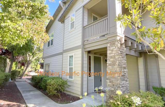 Beautiful Townhouse in Shelbourne at Windemere! Top Schools! Gallery 3