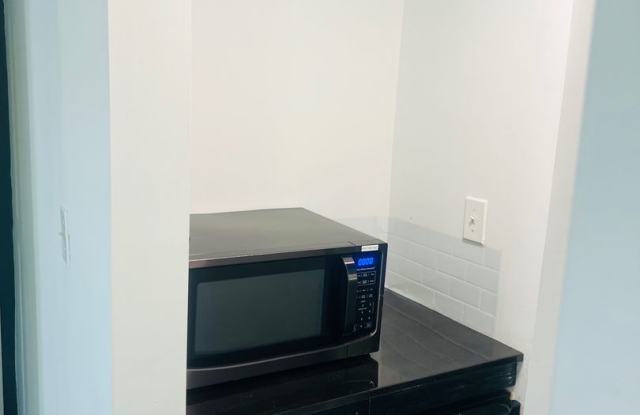 2 bed, 2 bath in LOSO. Gallery 4