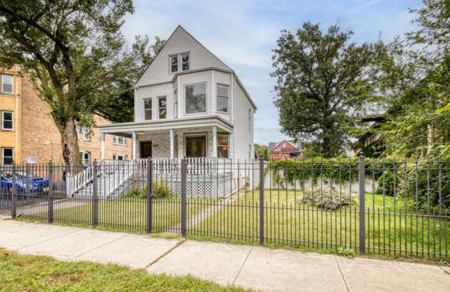 4647 N Winchester Gallery 1