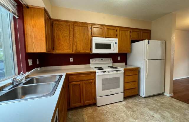 Townhouse in NE Grants Pass, Close to Shopping Gallery 3