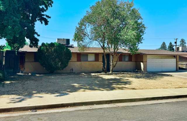 Spacious home near Bakersfield College  Bluffs! photos photos