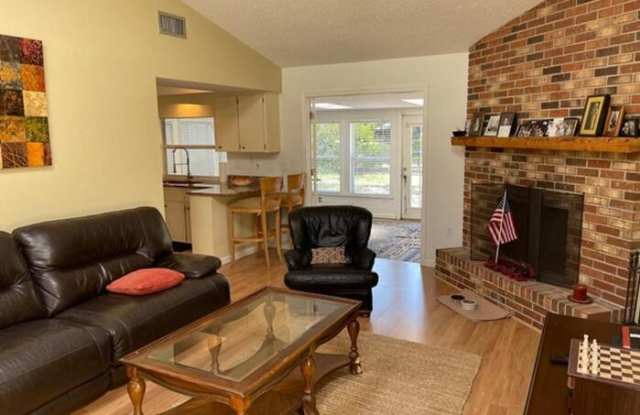2942 Woodpine Circle Gallery 2