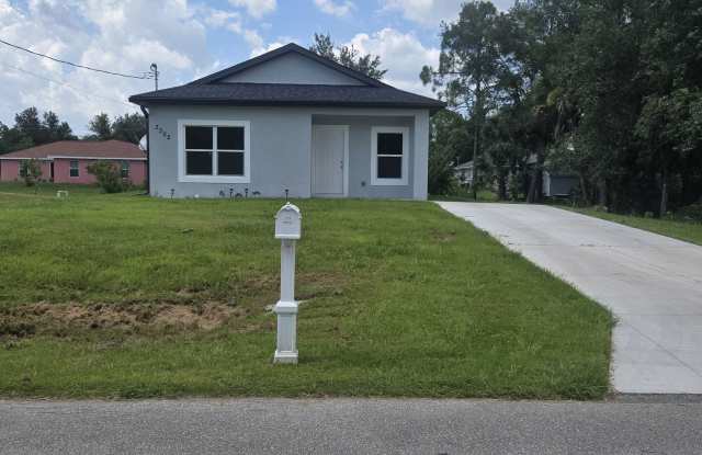 Cute Two Bedroom Cottage-MOVE IN READY photos photos