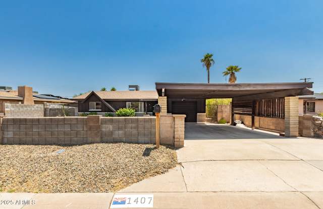 1407 E El Camino Drive Gallery 4