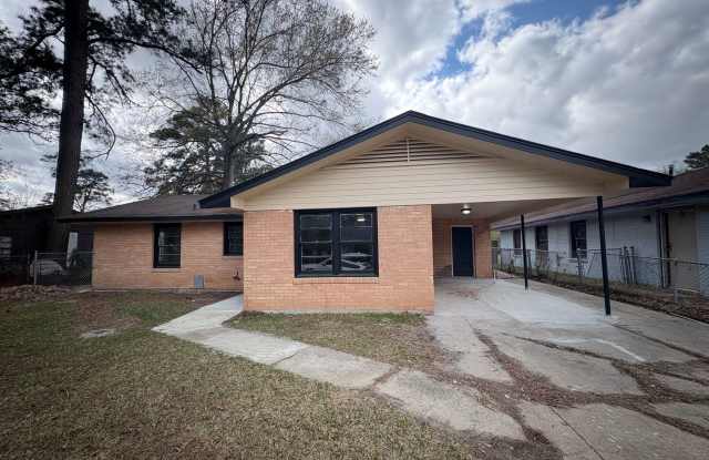 Beautiful 3 Bedroom/11/2 Bath Home with Central Air  Heat photos photos