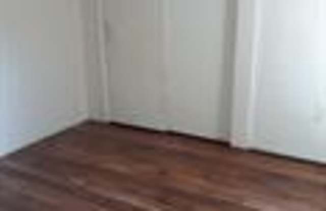 403 Walnut Street Gallery 4