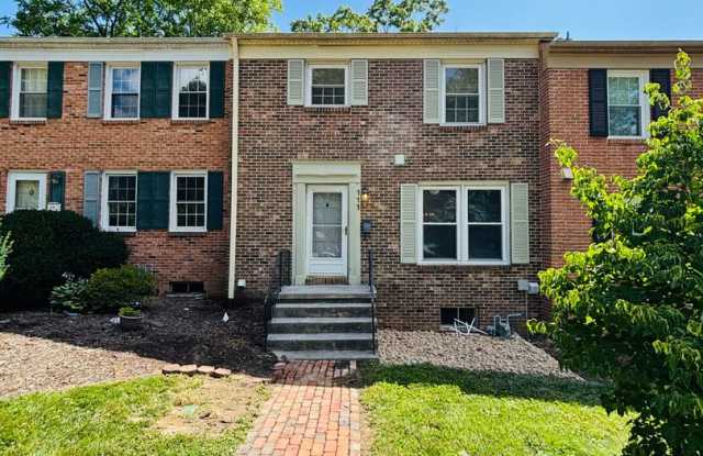 4 Bedroom 2.5 Bath Townhouse Gallery 1