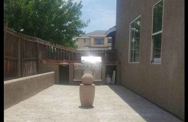 5 Bedroom Single Family Home in Hemet Gallery 3