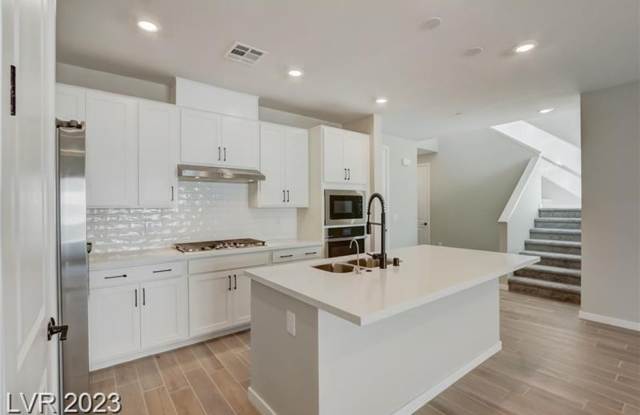BEAUTIFUL 4 BEDROOM PROPERTY IN GATED COMMUNITY! photos photos