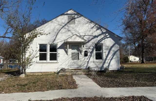 308 W 10th St - 308 West 10th Street, Lamar, MO 64759