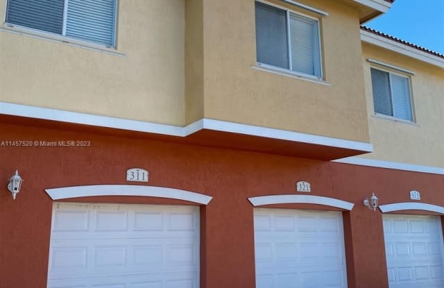3335 Palomino Dr - 3335 Palomino Drive, Davie, FL 33024