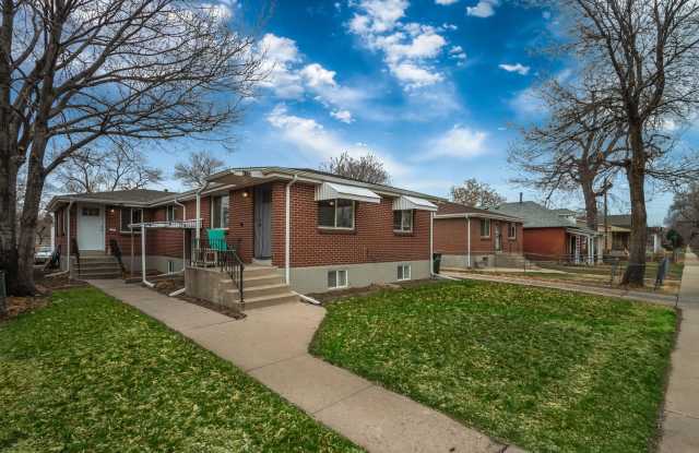 Spacious 4BR with bonus space and a 2 car garage in the heart of Sunnyside! photos photos