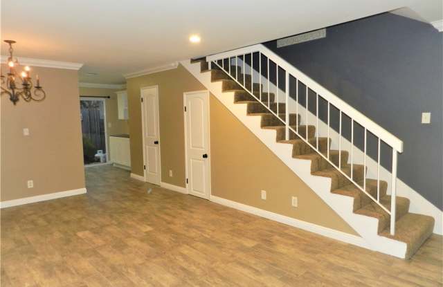 1727 Kingsdown Court Gallery 4