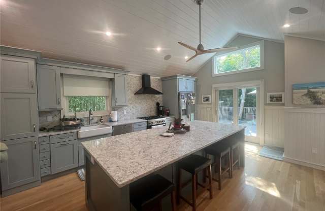 985 Surfview Walk Gallery 4