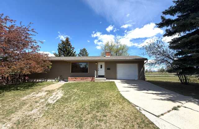 Pet Friendly 2 bed 1/5 bath Single Family Home With Fully Fenced Yard and Garage in great neighborhood! photos photos
