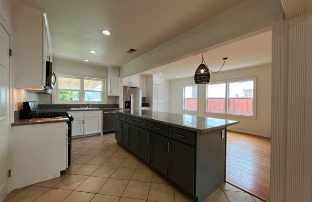 MOVE-IN READY! House w/full guest unit; near to Ventura Blvd! photos photos