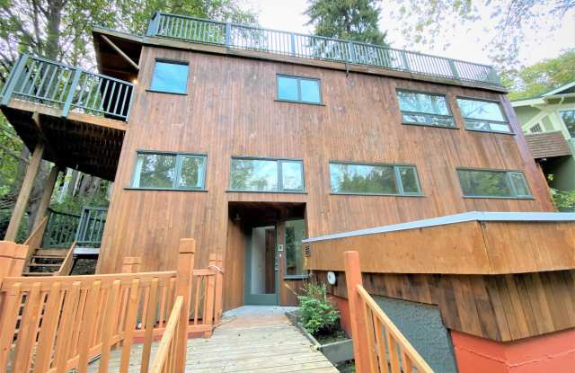 517 Lake Washington Boulevard South Gallery 2