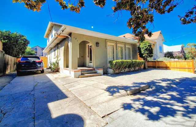 Refurbished 2-Story 5bd Home With Laundry Hookups, Large Lot, & Accepting Pets! Gallery 3