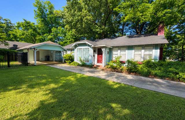 2 Bed / 2 Bath Partially Furnished! - 1125 West Matthews Avenue, Jonesboro, AR 72401