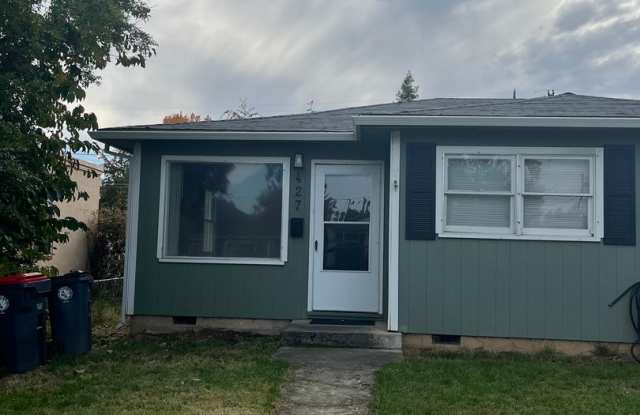 Medford 2 Bedroom, 1 bath Duplex with Fenced Yard photos photos Medford 2 Bedroom, 1 bath Duplex with Fenced Yard photos photos