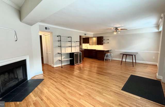523 8TH Street NE Gallery 4