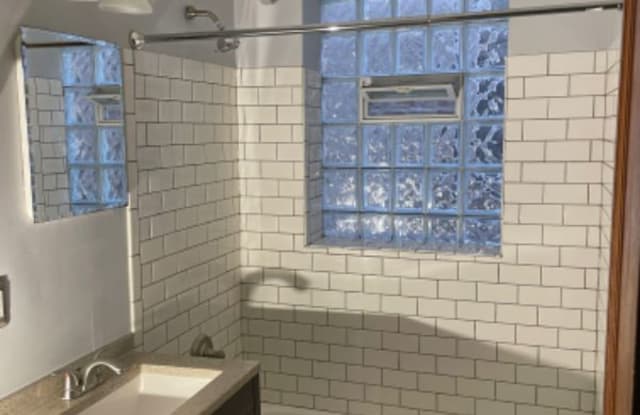 4229 S Sacramento Ave 1R - 4229 South Sacramento Avenue, Chicago, IL 60632