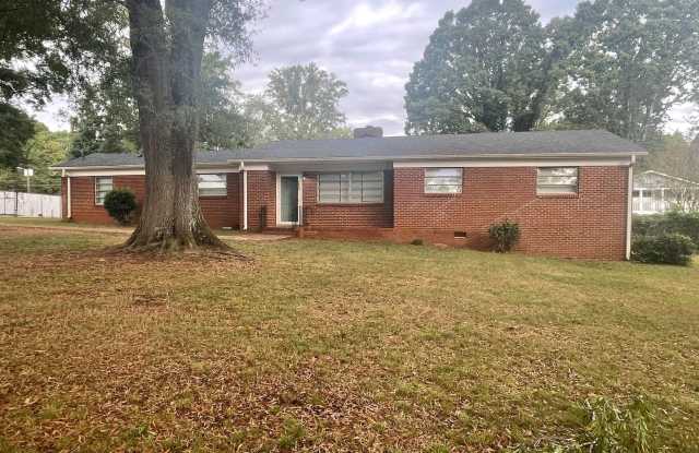 This Beautiful 4 bed 2.5 bath brick ranch home sits on 0.68 acres of land in the desired Steelberry community Gallery 3