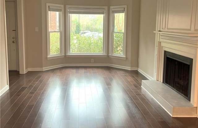 7 Stratford Hall Place NE Gallery 2
