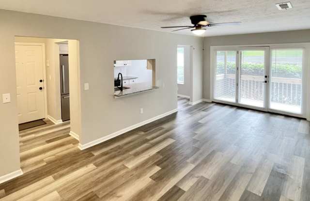606 Queensway Court photos photos