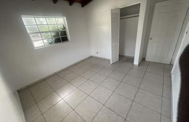 1615 Northwest 15th Terrace photos photos