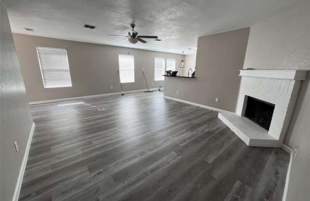 8708 Seven Oaks Lane Gallery 3