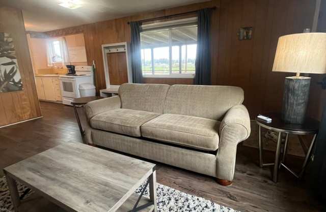 1-Bedroom Duplex minutes from Eugene! Gallery 4