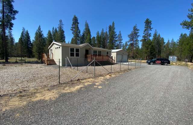 Gorgeous Home w/Huge Shop in La Pine! Gallery 3