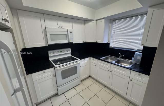 1370 NE 119th St photos photos