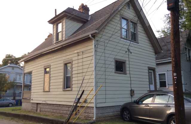 3 bedroom 1 bath single family home with yard. photos photos