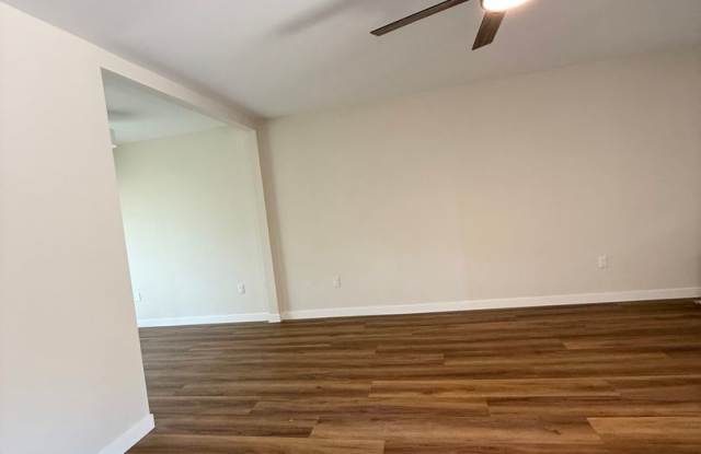 2 Bed 1.5 Bath Fully Remodeled Condo AVAILABLE 9/15/2026!! *DO NOT DISTURB TENANTS* Gallery 4