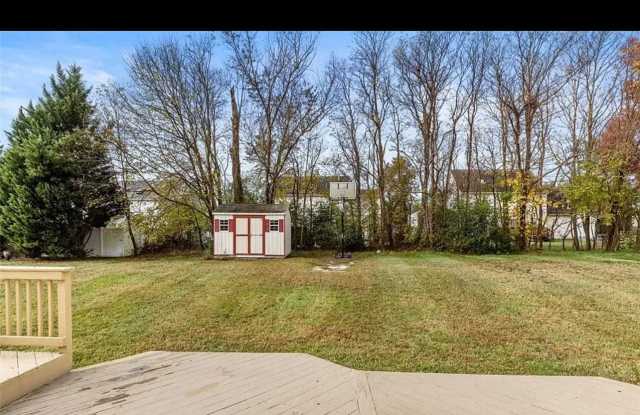 1705 1st Colonial Court Gallery 3
