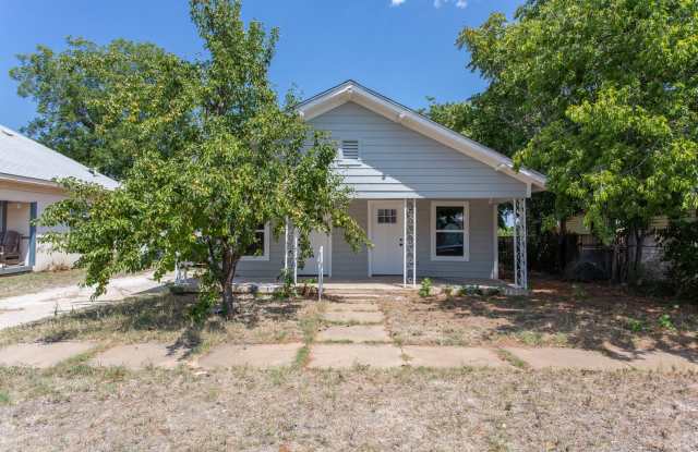Completely Renovated 1 Bed/1Bath Duplex Available! - 2507 Buchanan Street, Wichita Falls, TX 76309