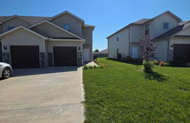 Inviting 3 Bedroom Townhome with Functional Layout photos photos