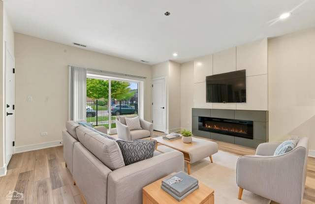 4605 S Prairie Avenue Gallery 2