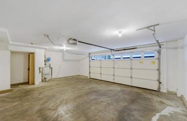11738 Burke Ave Gallery 2