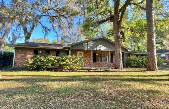 1910 Rhonda Drive - Fenced in yard! photos photos