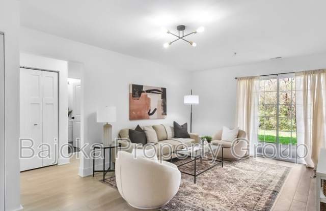 4434 Trumbull photos photos